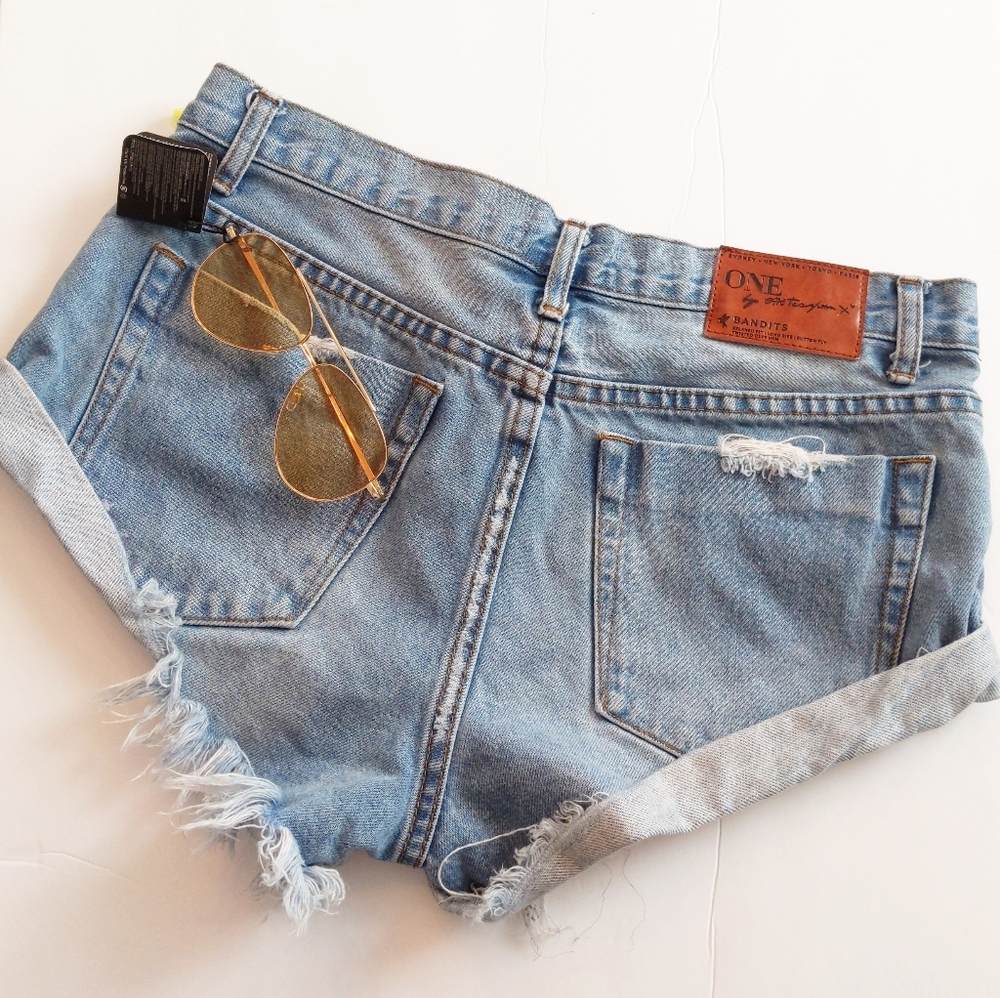 One teaspoon bandits distressed shorts size 26